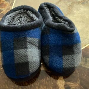Boys plaid slippers with fuzzy inside
